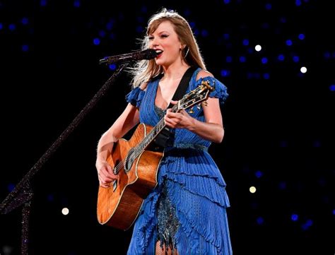  Taylor Swift's Surprise Acoustic Set - A Night of Raw Emotion and Unexpected Collaborations!